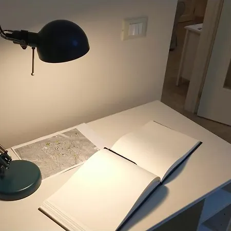 Cozy House Con Corte Privata In Centro Storico Aq דירה