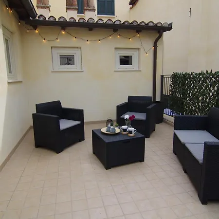 Cozy House Con Corte Privata In Centro Storico Aq LʼAquila