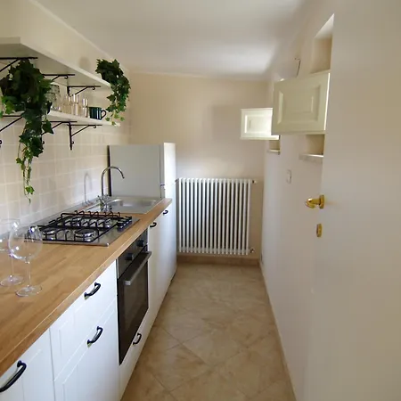 Cozy House Con Corte Privata In Centro Storico Aq דירה