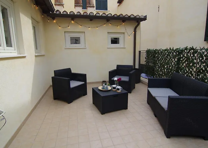 Cozy House Con Corte Privata In Centro Storico Aq LʼAquila