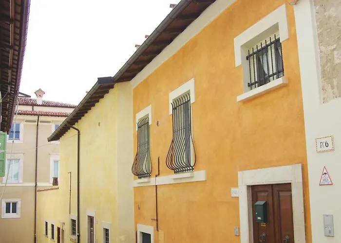 Cozy House Con Corte Privata In Centro Storico Aq